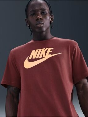 Nike Maroon Graphic Logo T-Shirt Crew Neck
New without label